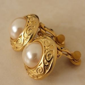 Vintage Erwin Pearl Clip-on Earrings